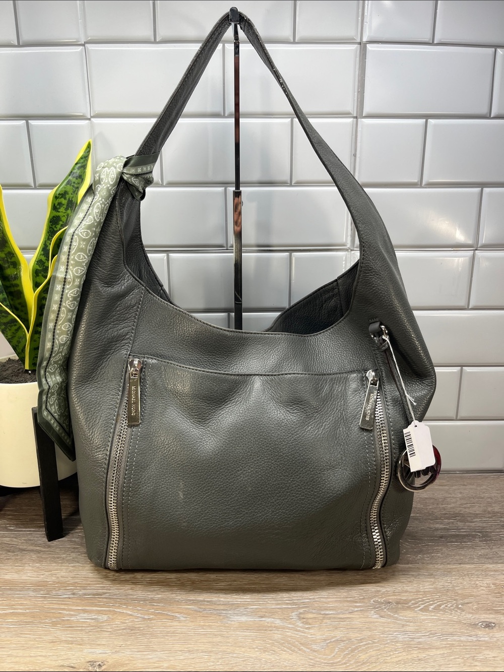 5200 MICHAEL KORS GRAY LEATHER HOBO BAG 260955200